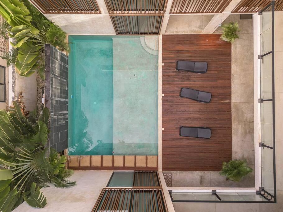 2br, 2 Pools, Gym, 15min From *