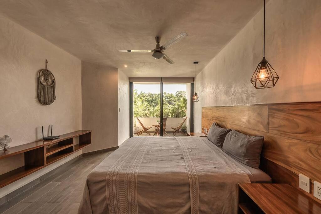 2br, 2 Pools, Gym, 15min From *