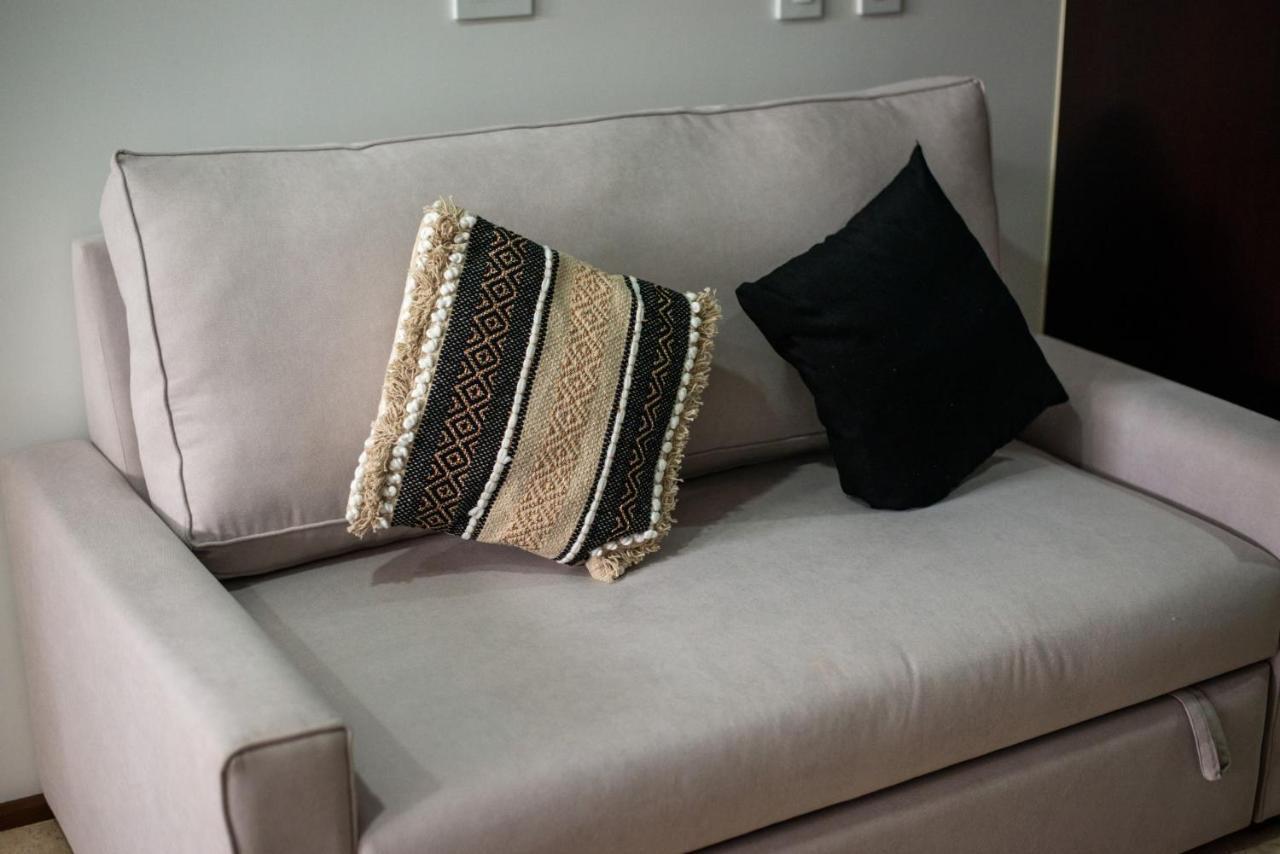 Menesse Oasis: Chic And Serene Getaway Apartment *
