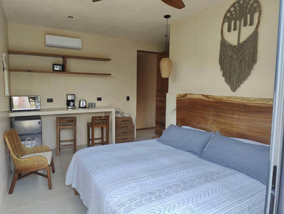 Luxury Penthouse With Private Rooftop & Pool *