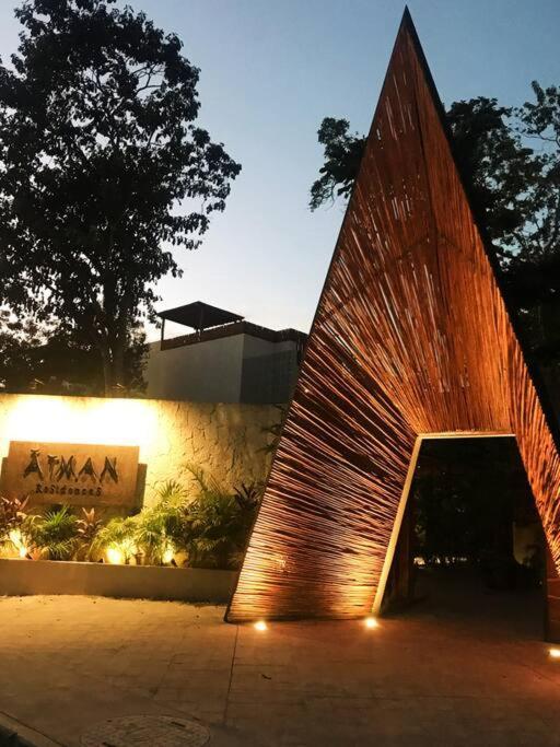 Luxury Penthouse With Private Rooftop & Pool