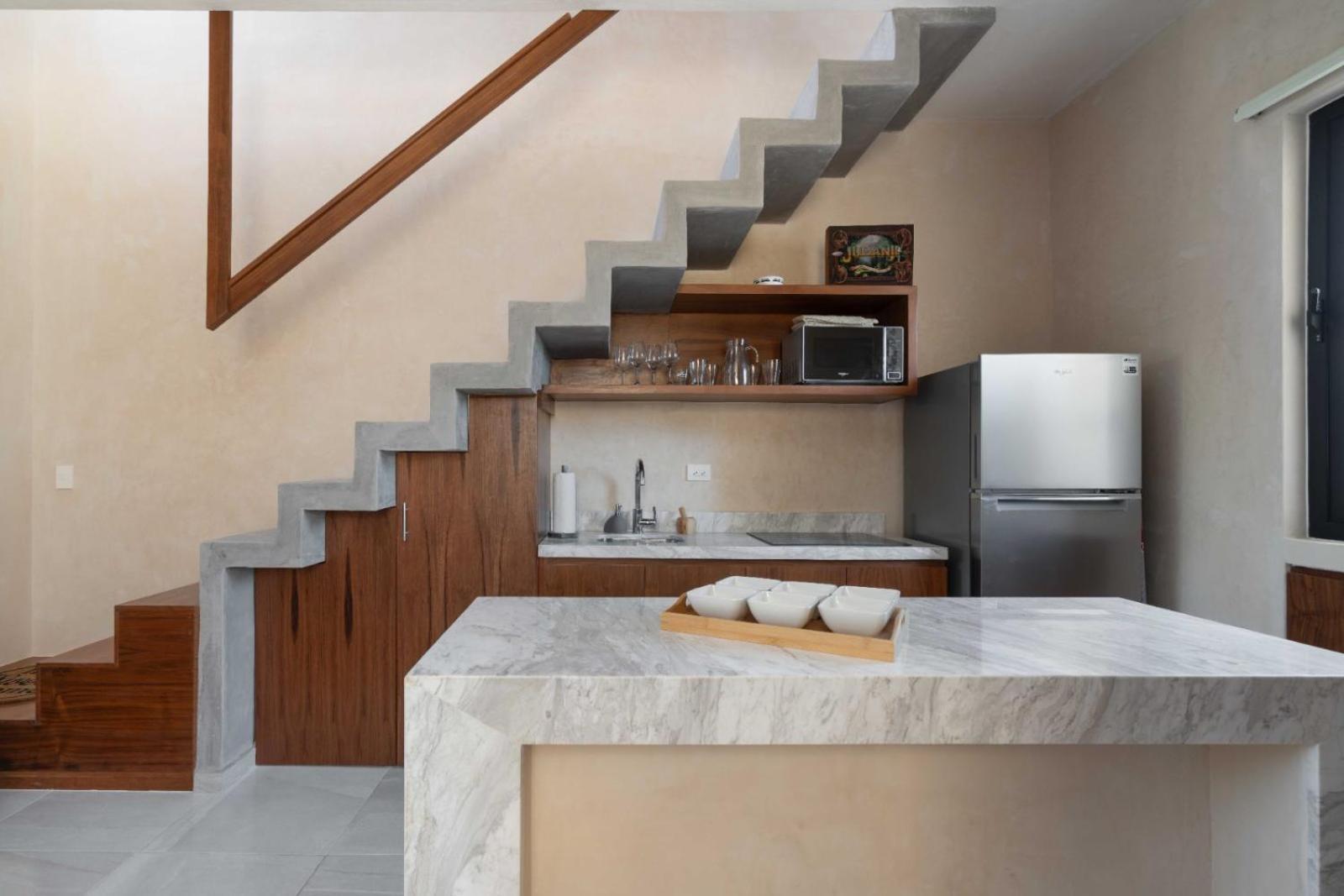 *jungle Ph W/pool, Close To Downtown & Apartment *