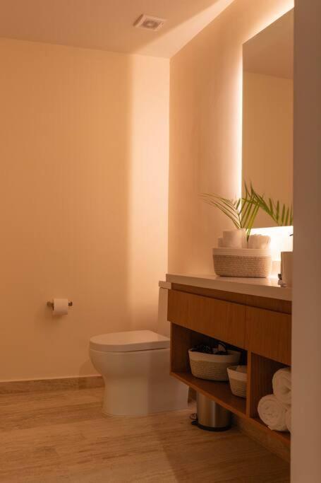 Mistiq Jungle Loft ~ Pool & Gym Apartment *