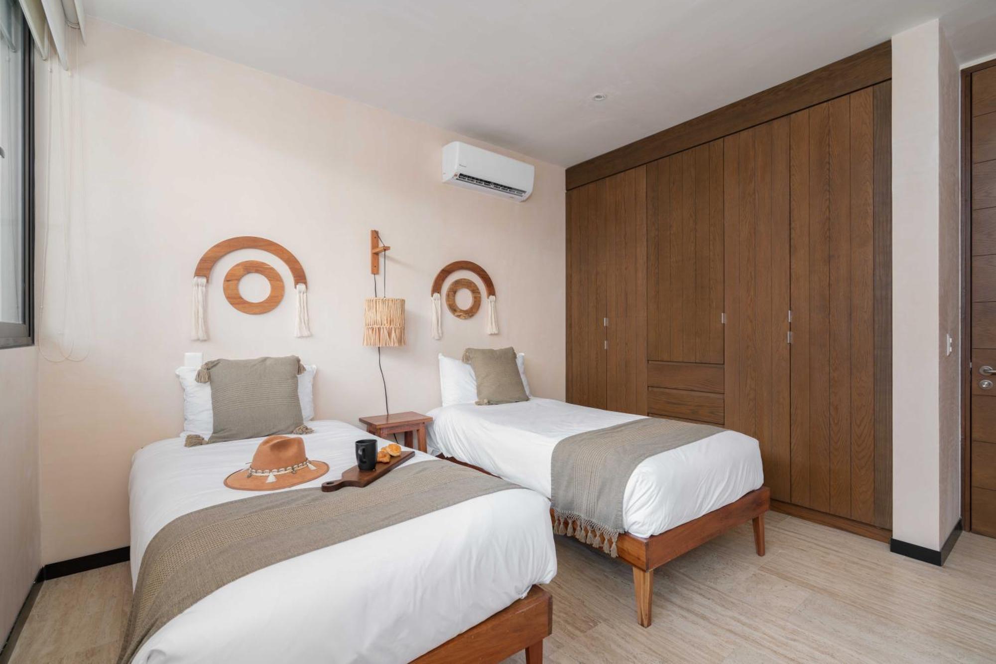 Penthouse Oasis: Rooftop Pool & Luxury Apartment *