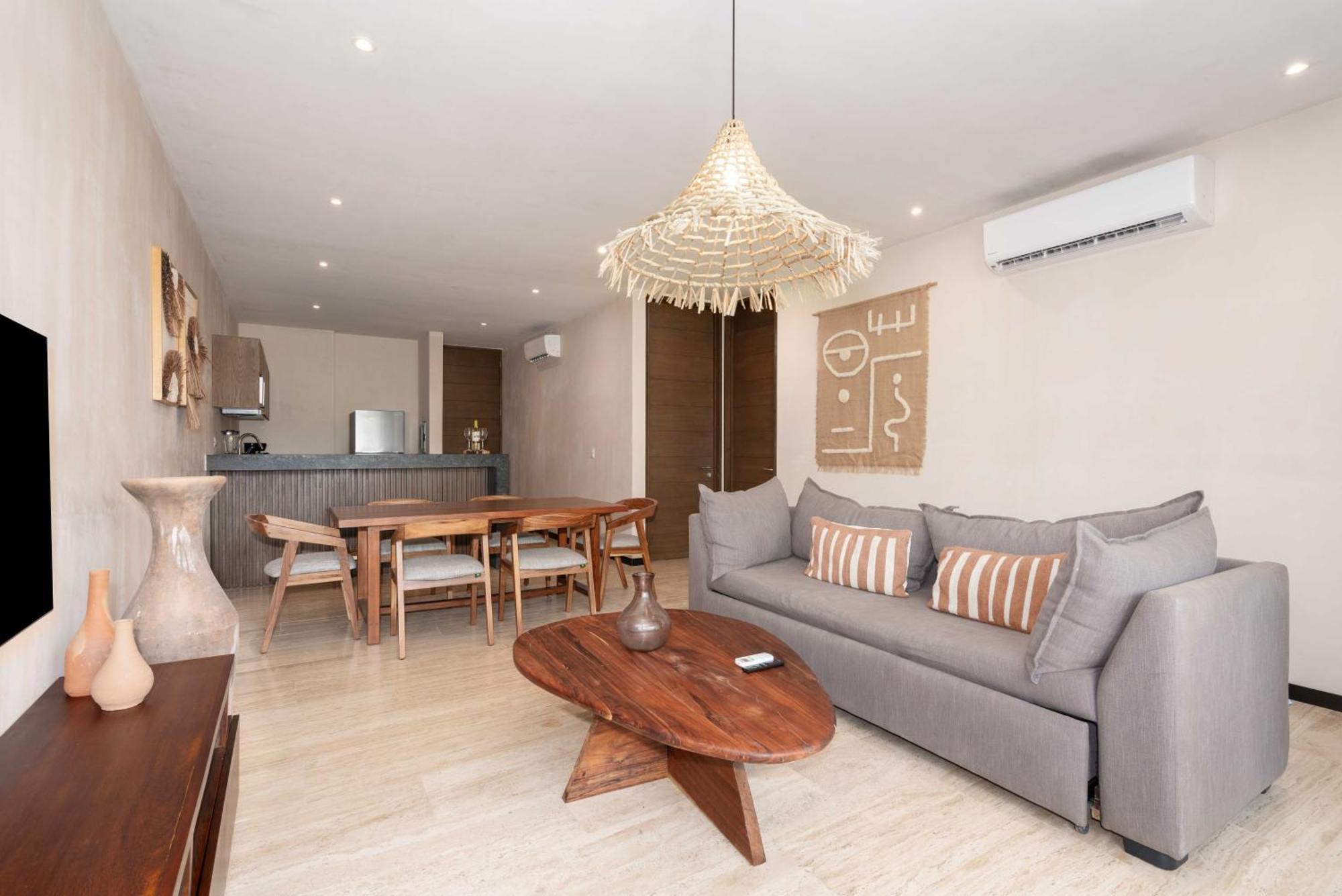 Penthouse Oasis: Rooftop Pool & Luxury Apartment