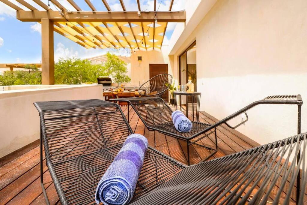 Stylish Jungle Penthouse & Private Rooftop Pool *