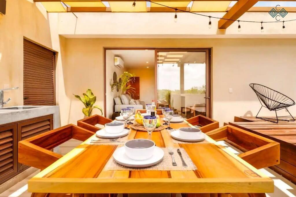 Stylish Jungle Penthouse & Private Rooftop Pool *