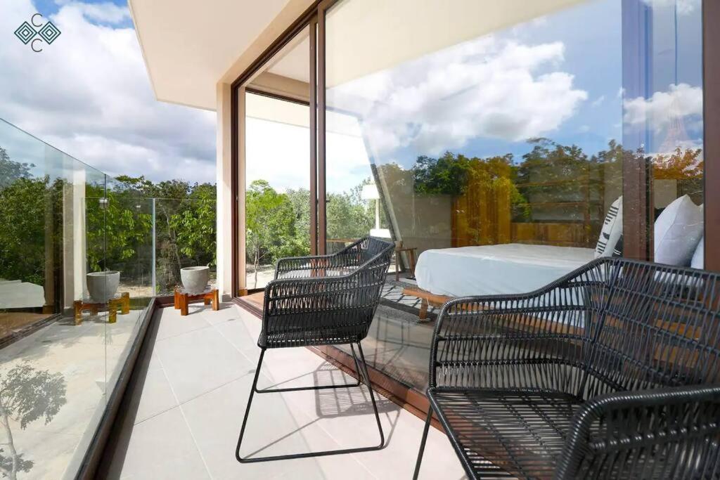 Stylish Jungle Penthouse & Private Rooftop Pool
