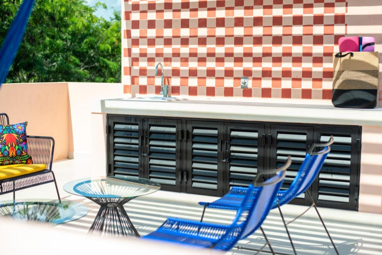 Shes Moody 3 Bed Penthouse With Yard Pools Rooftop Aircon 15 Minute Drive To The * Tulum