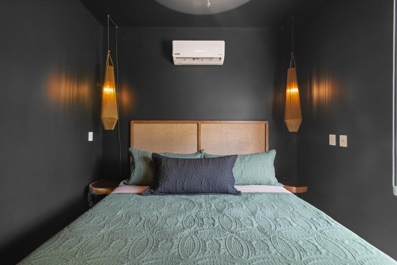 Shes Moody 3 Bed Penthouse With Yard Pools Rooftop Aircon 15 Minute Drive To The * Tulum