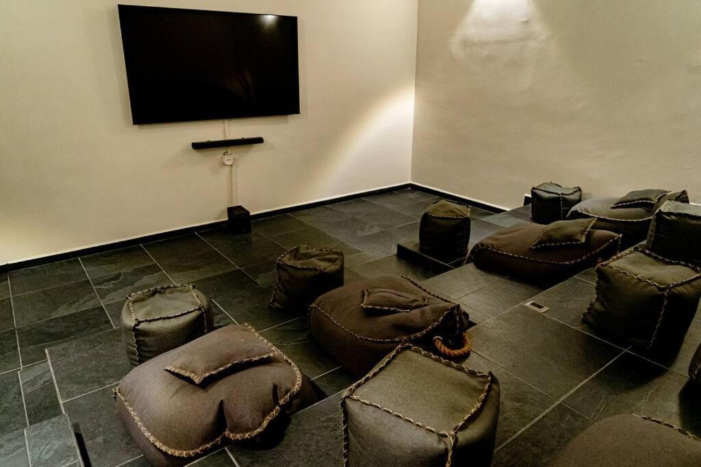 Apartment Ph With Private Pool And Bikes