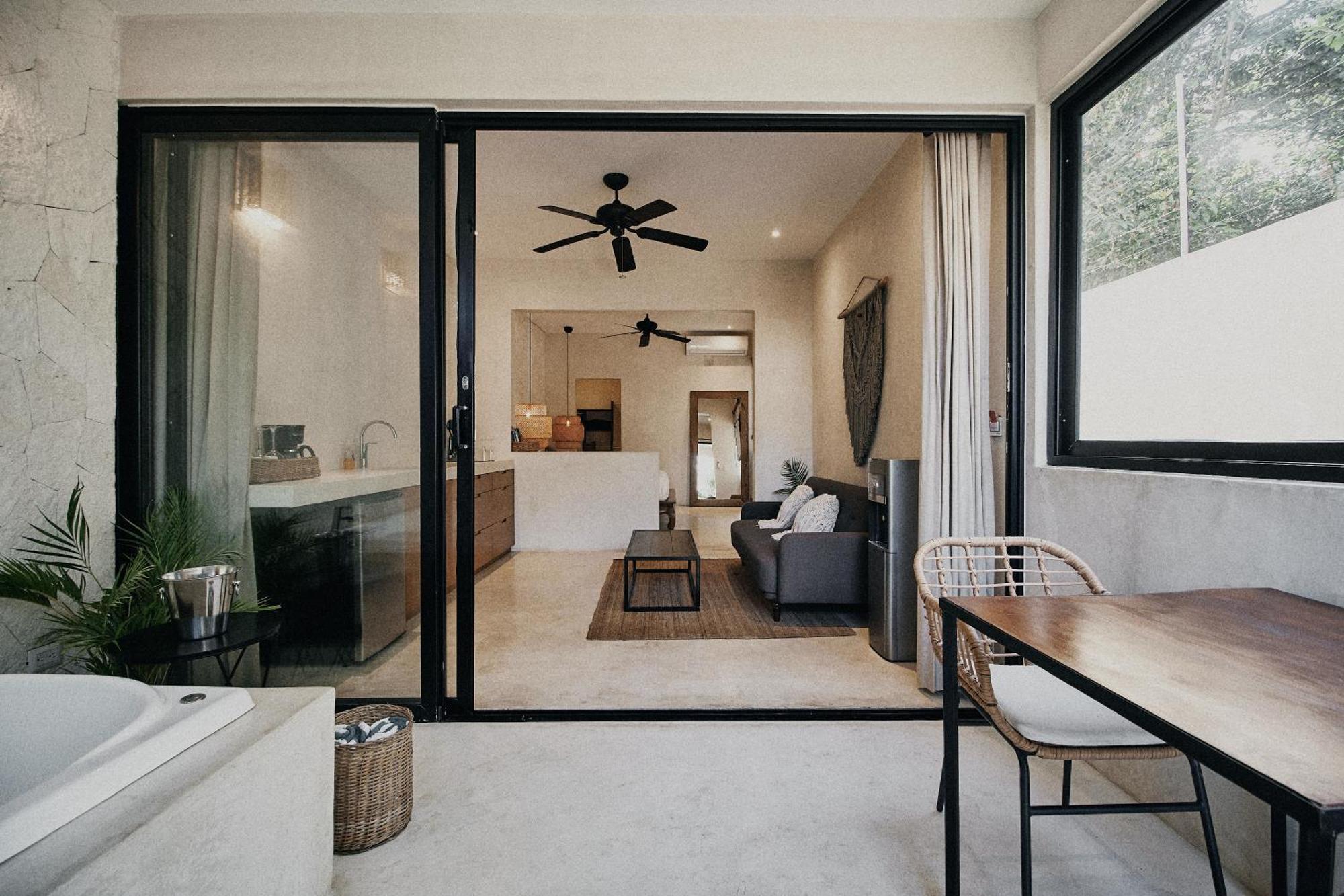 Villa 240m2 - 16 Persons - 6 - 2 Swimming Pool - 3 Jacuzzis Tulum