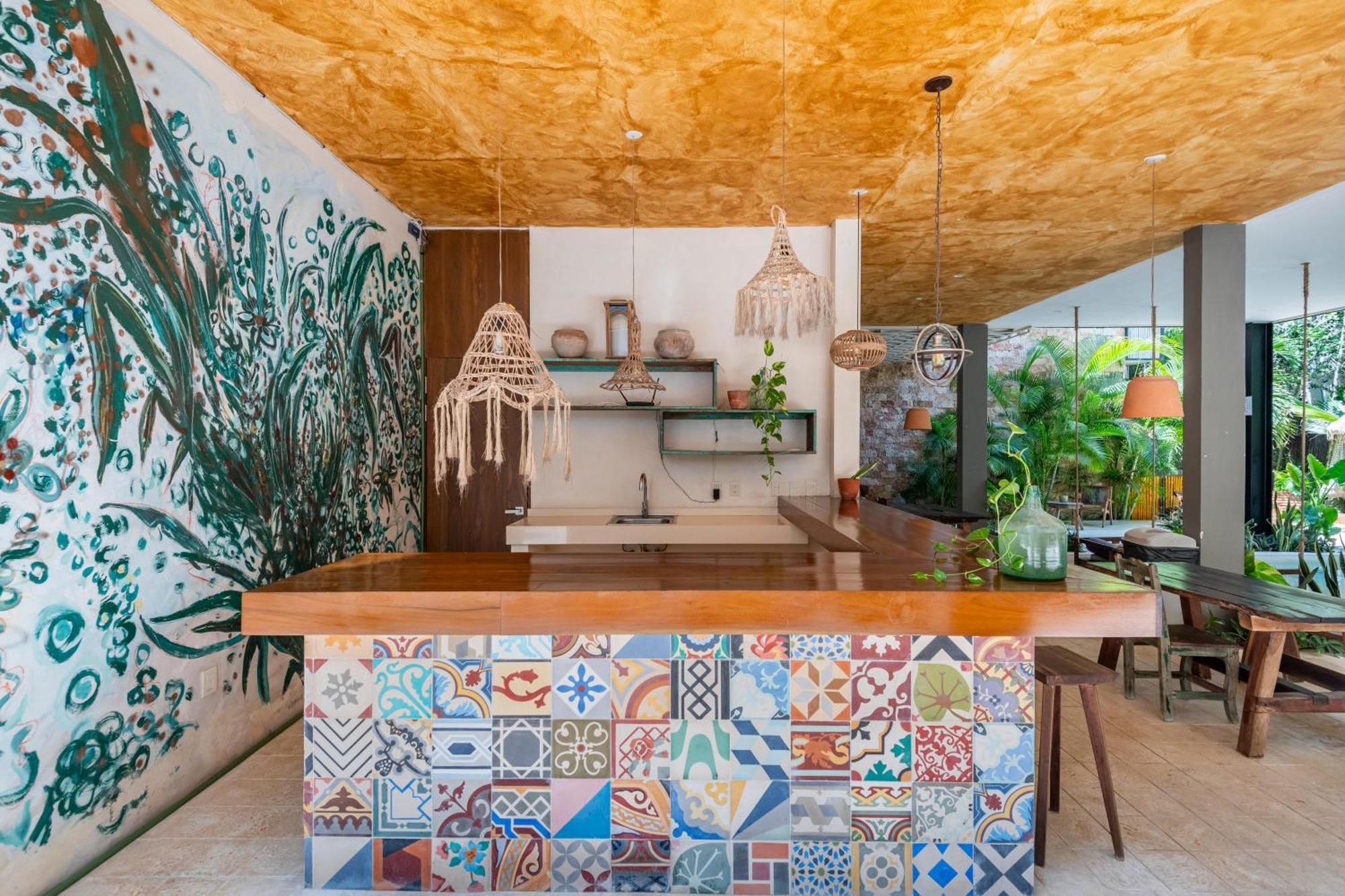 Manor By The Spot Apartment