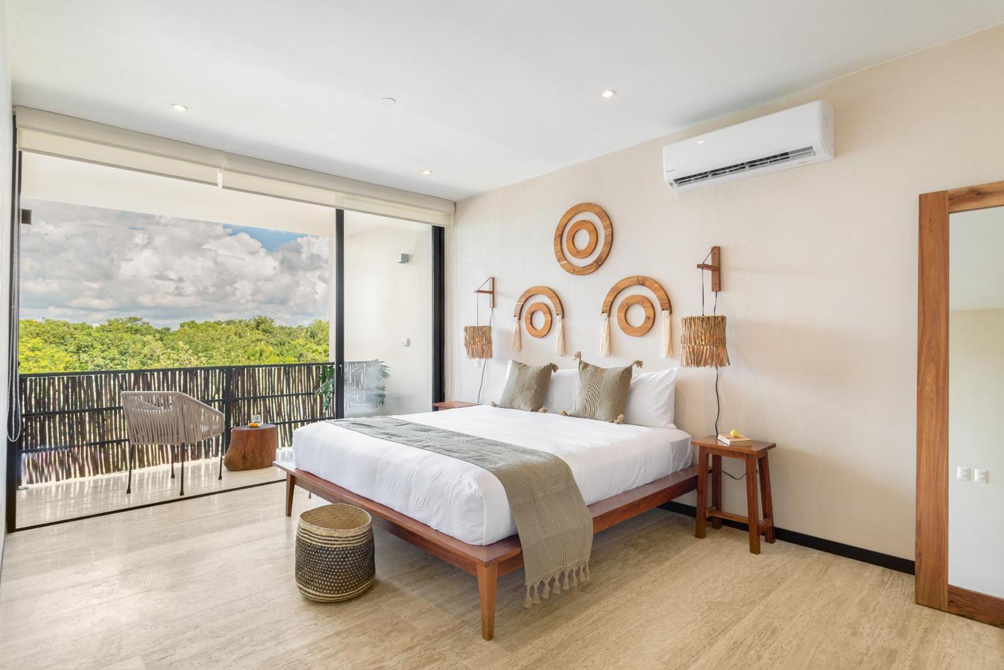 Penthouse Oasis: Rooftop Pool & Luxury Tulum