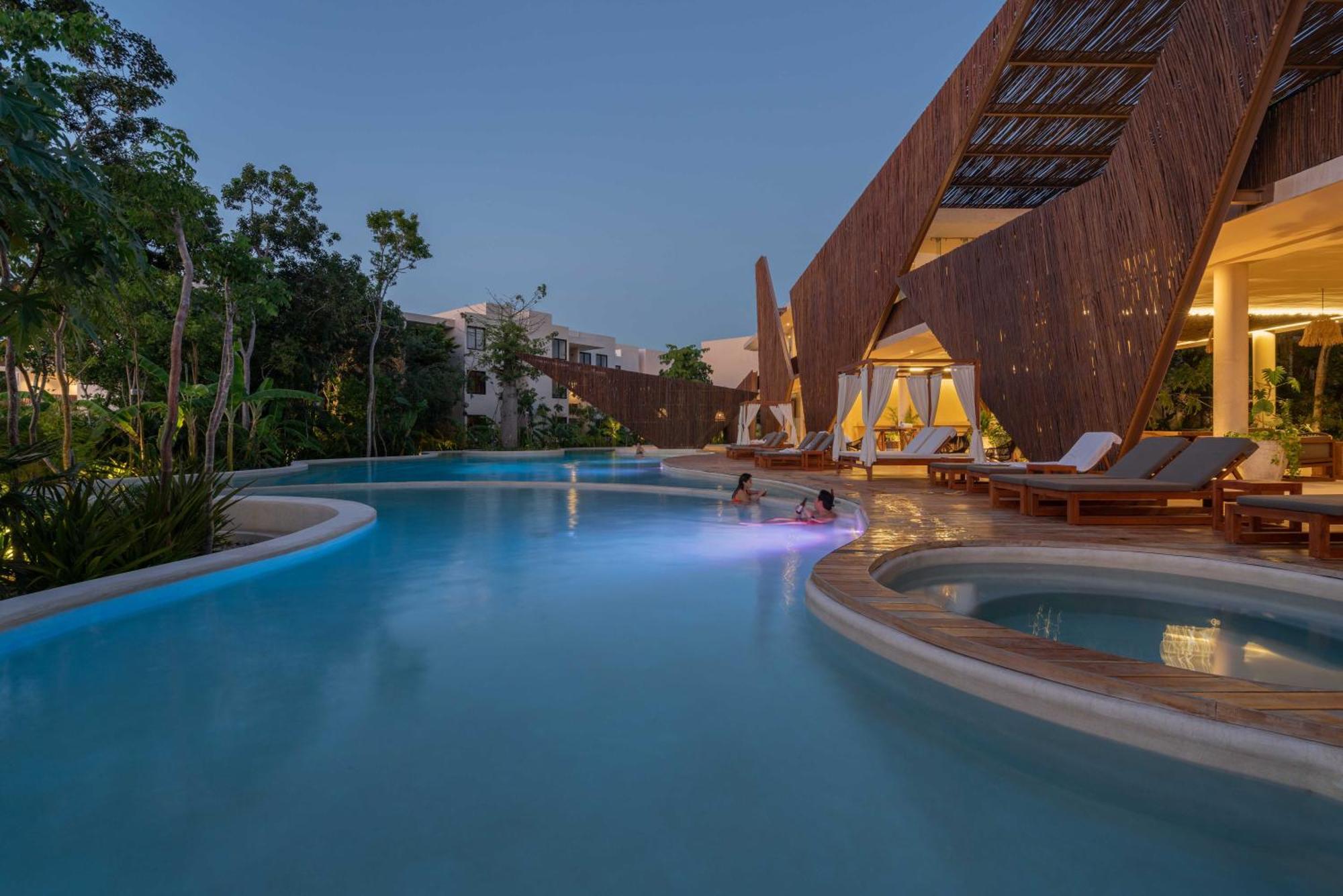 Penthouse Oasis: Rooftop Pool & Luxury Tulum