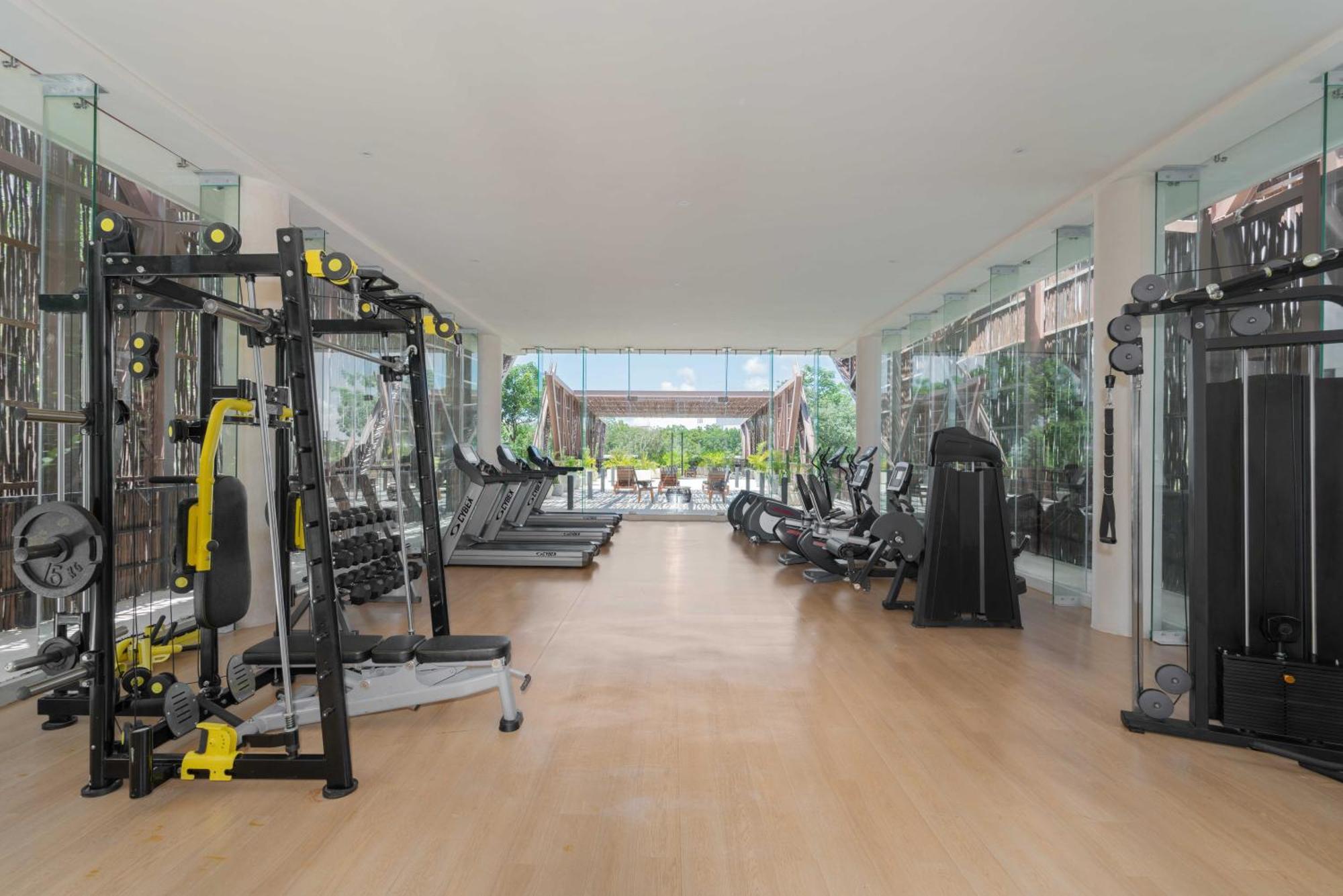 Apartment Penthouse Oasis: Rooftop Pool & Luxury *