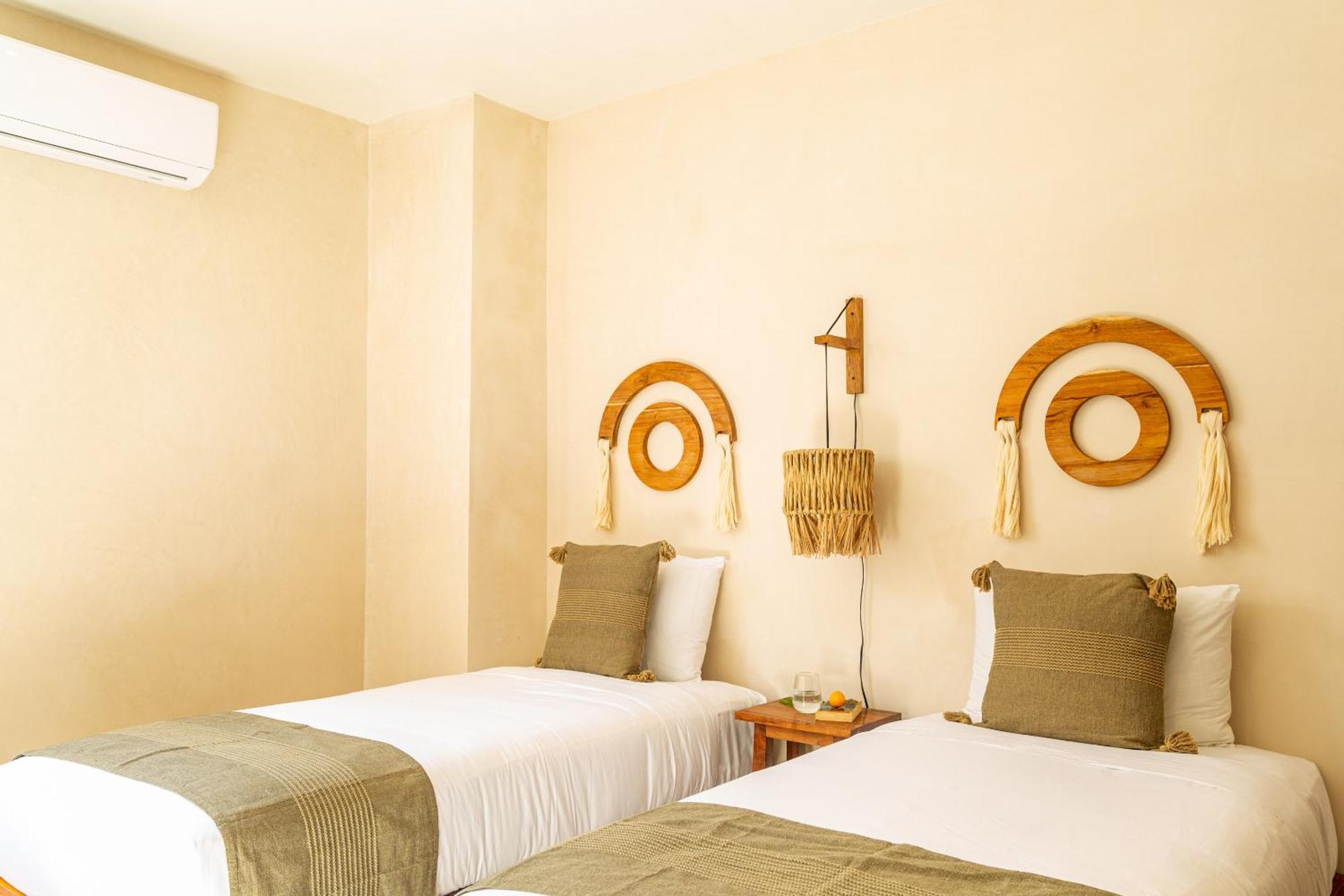 Penthouse Oasis: Rooftop Pool & Luxury