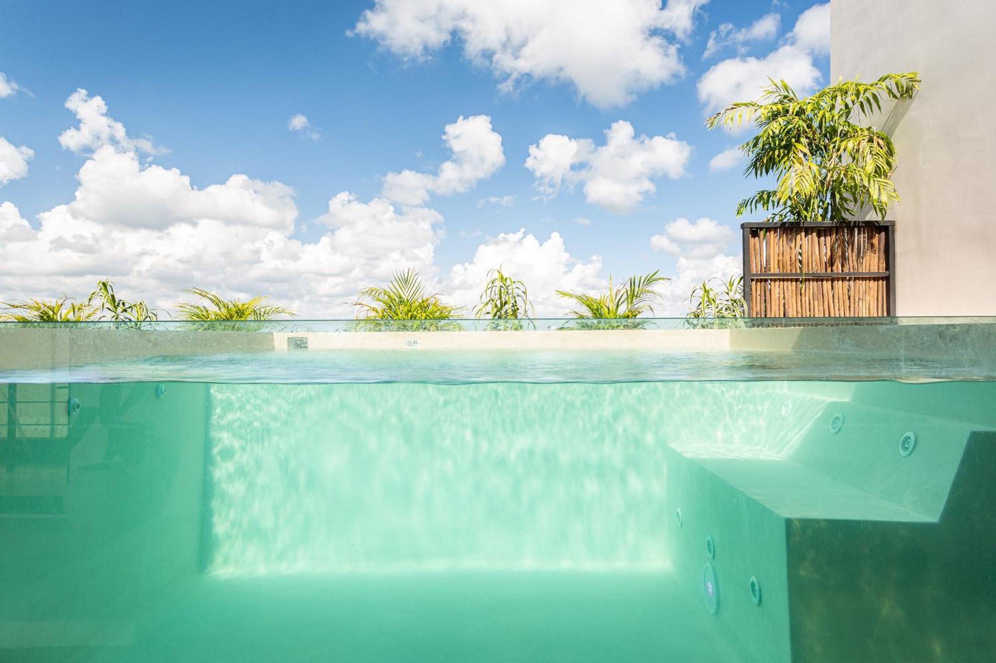 Penthouse Oasis: Rooftop Pool & Luxury Apartment Tulum