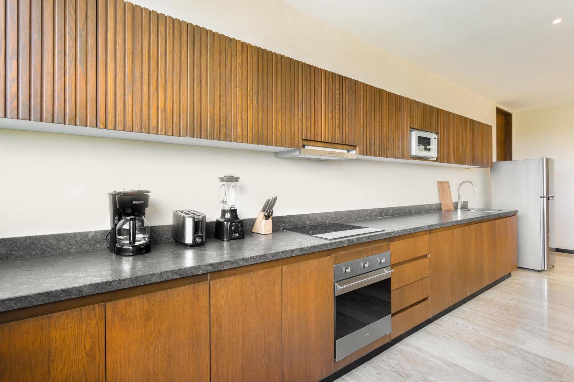 Apartment Penthouse Oasis: Rooftop Pool & Luxury