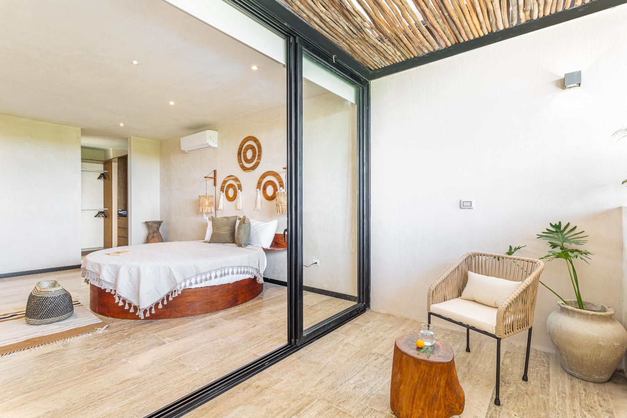 Penthouse Oasis: Rooftop Pool & Luxury Tulum