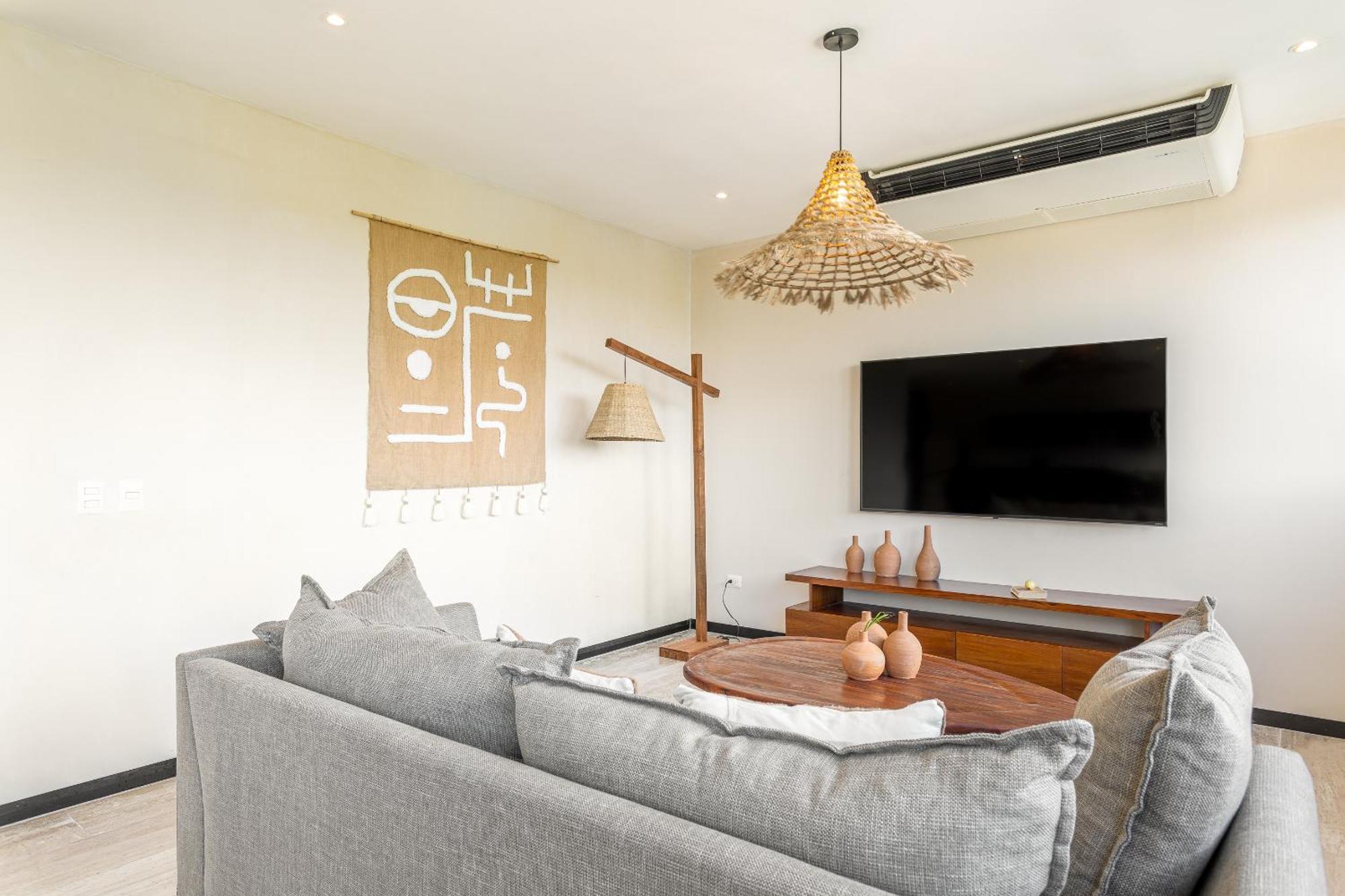 Apartment Penthouse Oasis: Rooftop Pool & Luxury *