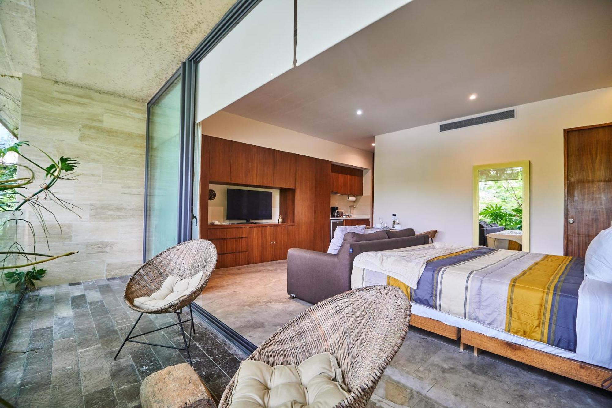 Unique In A Private Complex With A Great Pool And Gym *