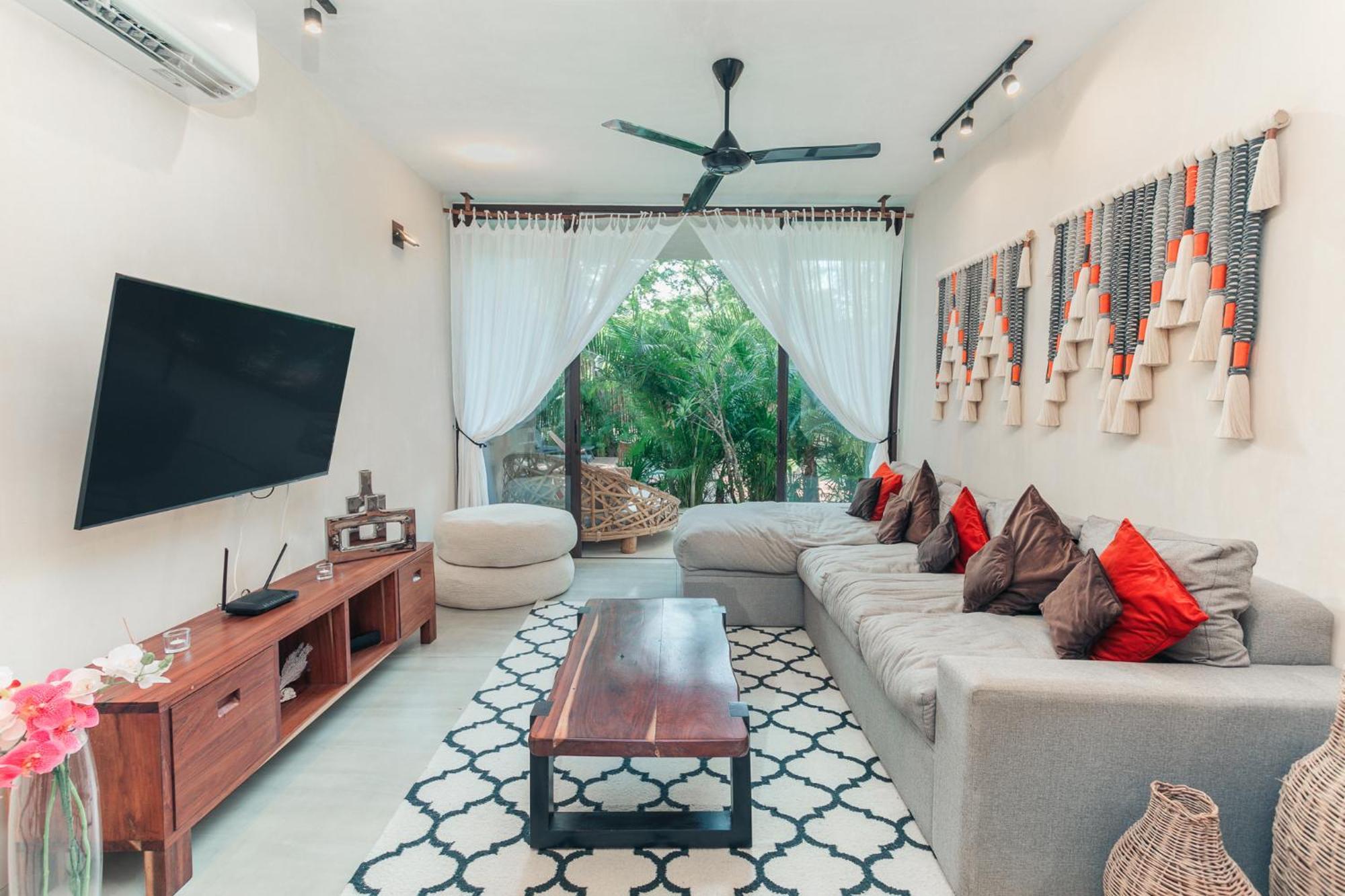 Luxury 2 Bdr 2 Bth 2 Bikes Jacuzzi Fiboptic Wifi. Apartment *