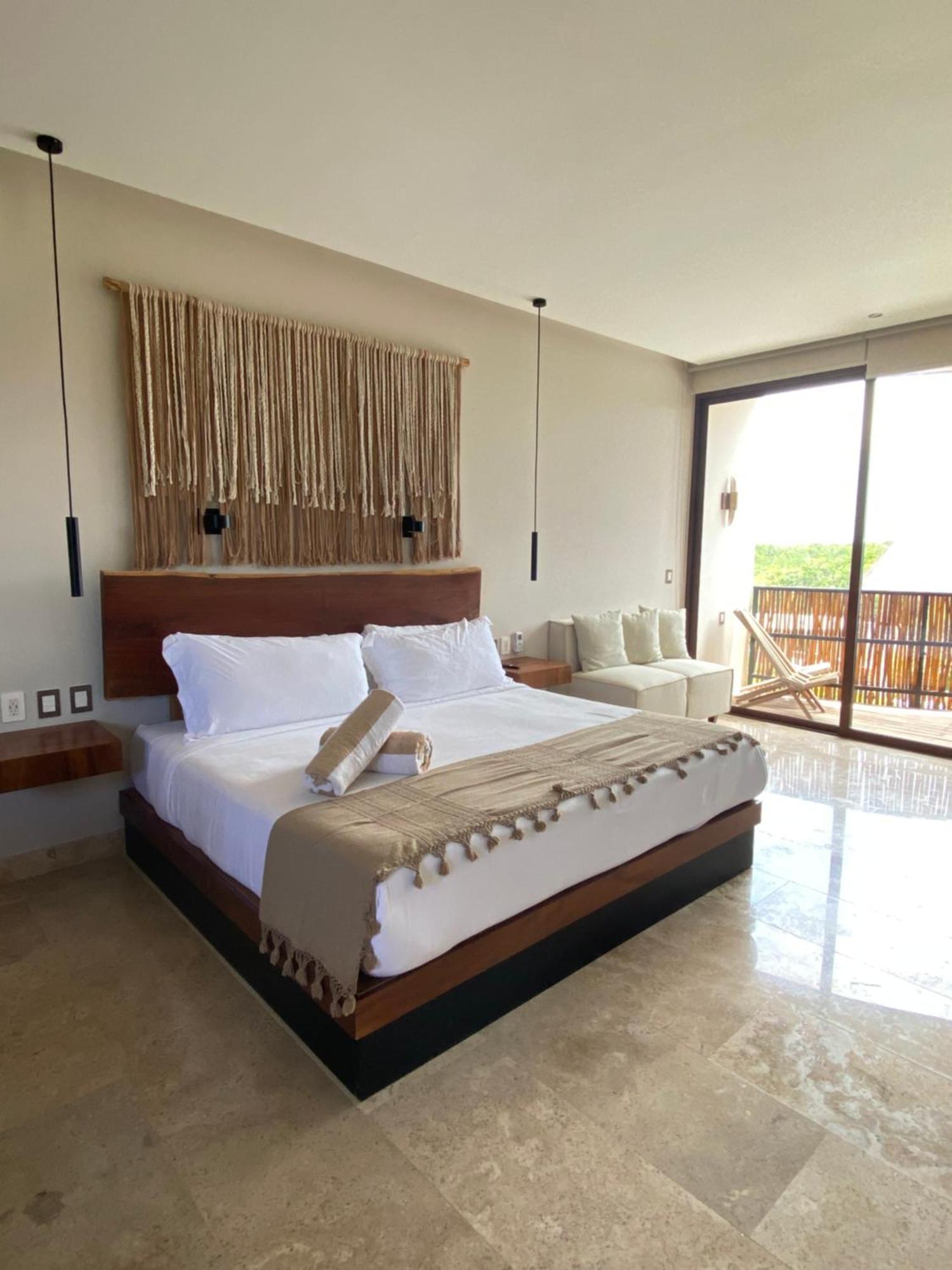 & Departamentos Adora *