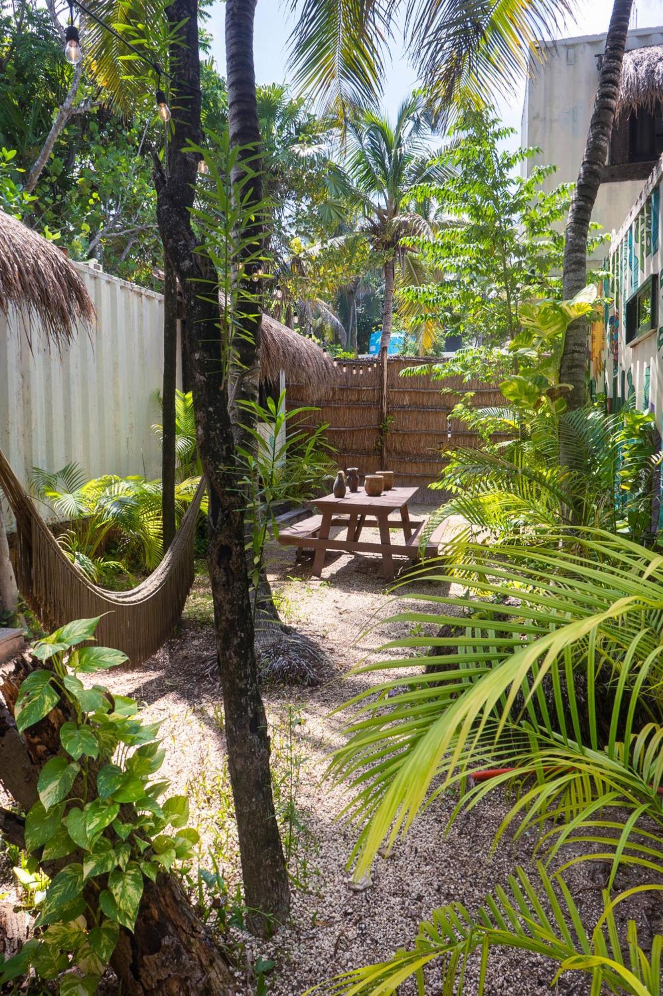 Pal Mar Glamtainer Hotel Tulum
