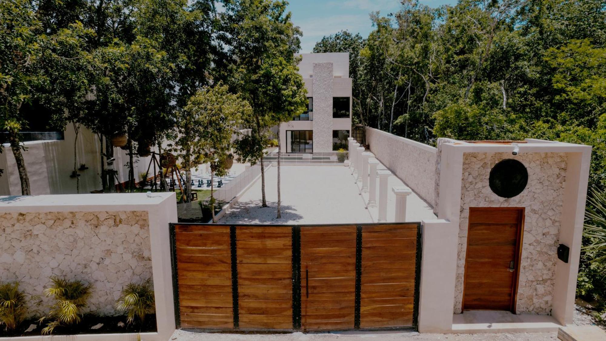 Luxury Large Villa/2 Pools/ Jacuzzi/rooftop/cenote View *