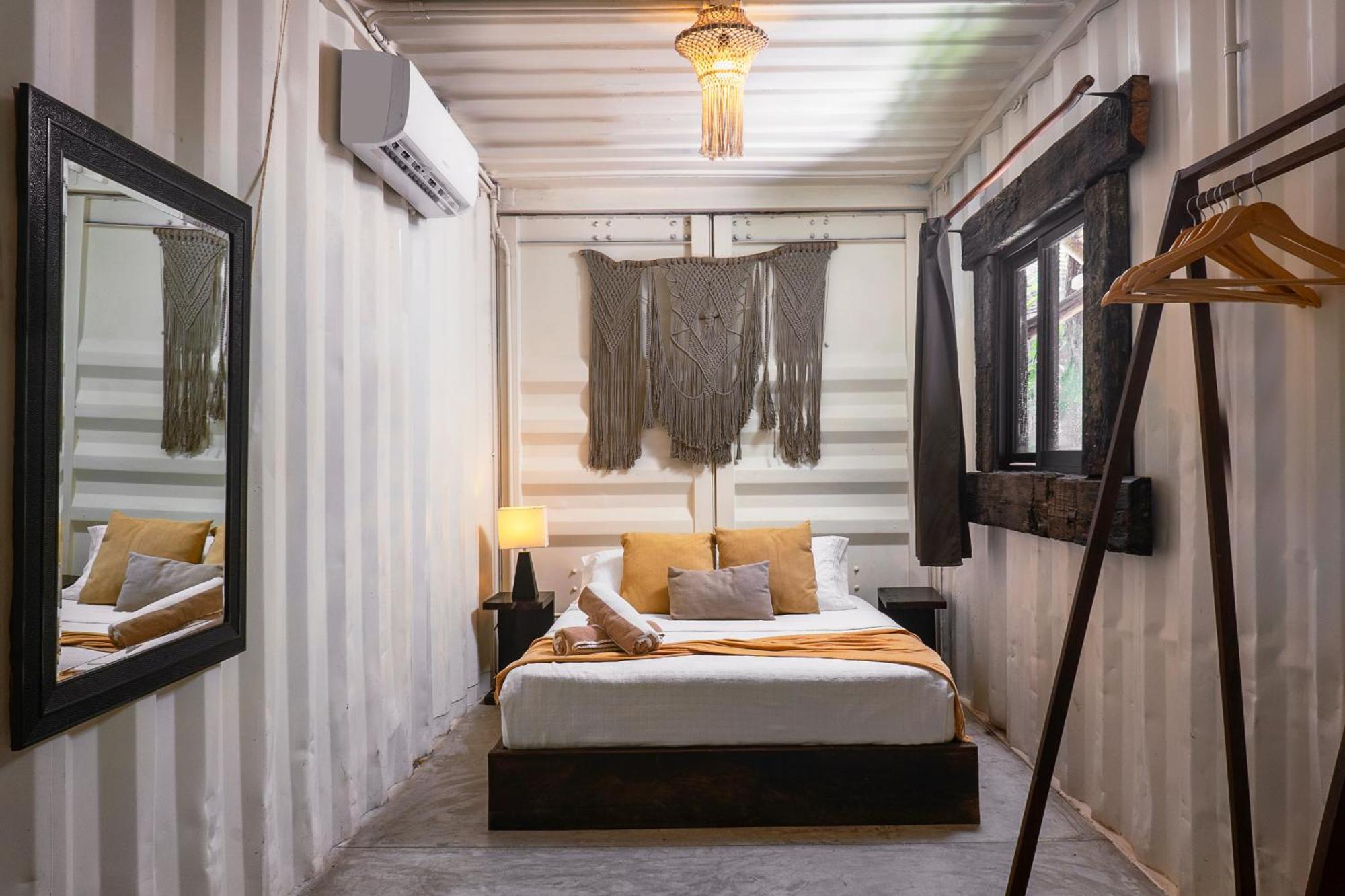 Pal Mar Glamtainer *