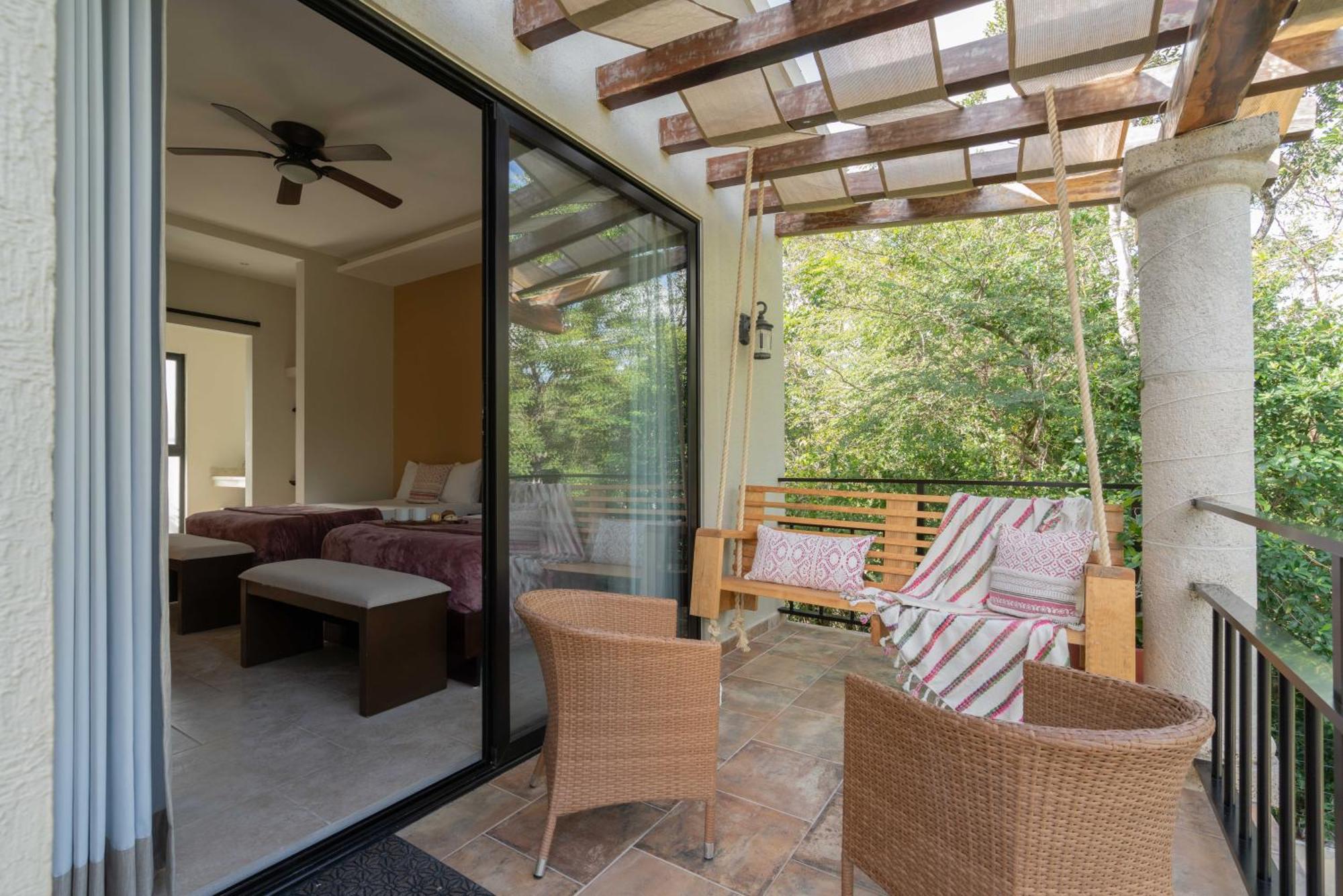 Holiday home Stunning For 10-cabana-private Pool-parking *