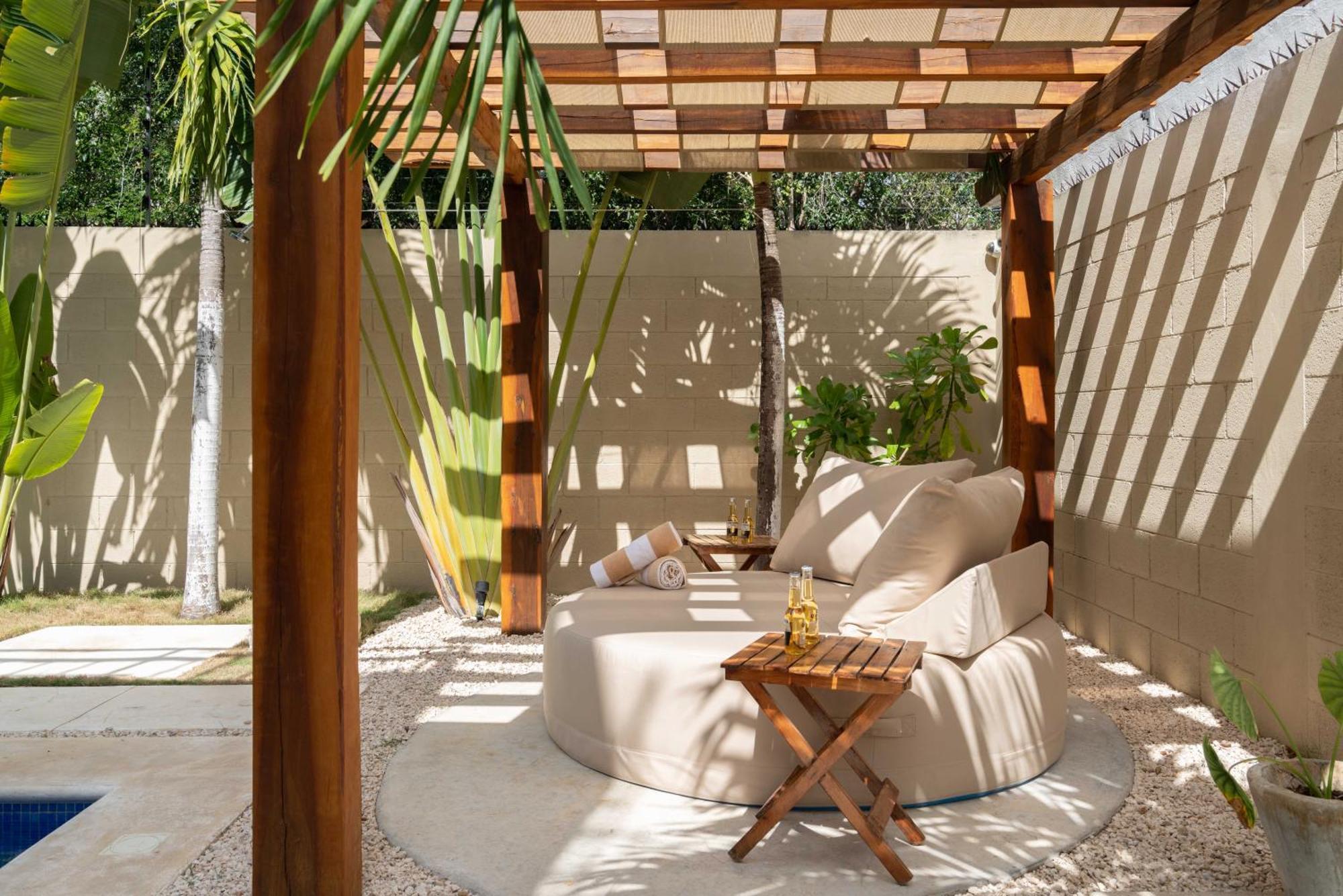 Holiday home Stunning For 10-cabana-private Pool-parking