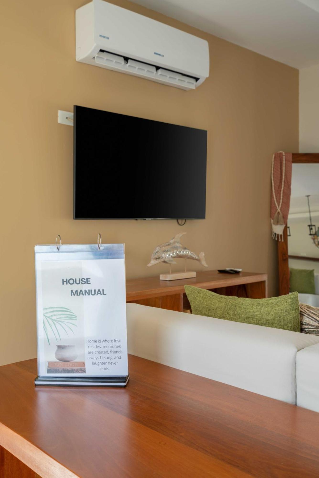 Holiday home Stunning For 10-cabana-private Pool-parking *