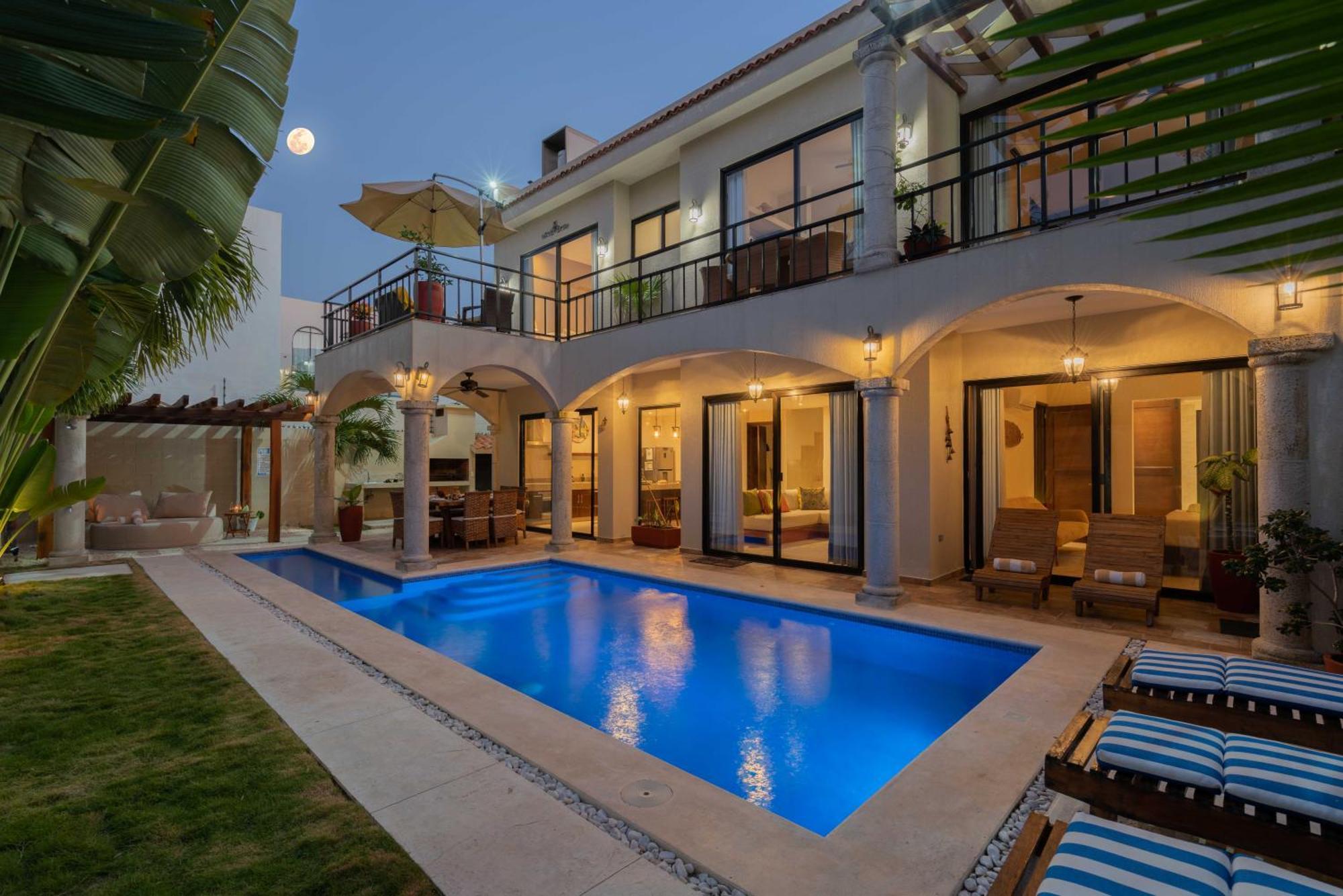 Stunning For 10-cabana-private Pool-parking