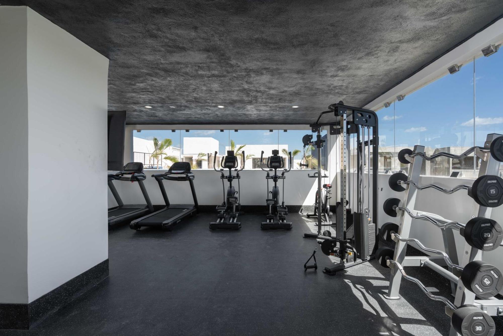 2bd With Rooftop Pool Near *