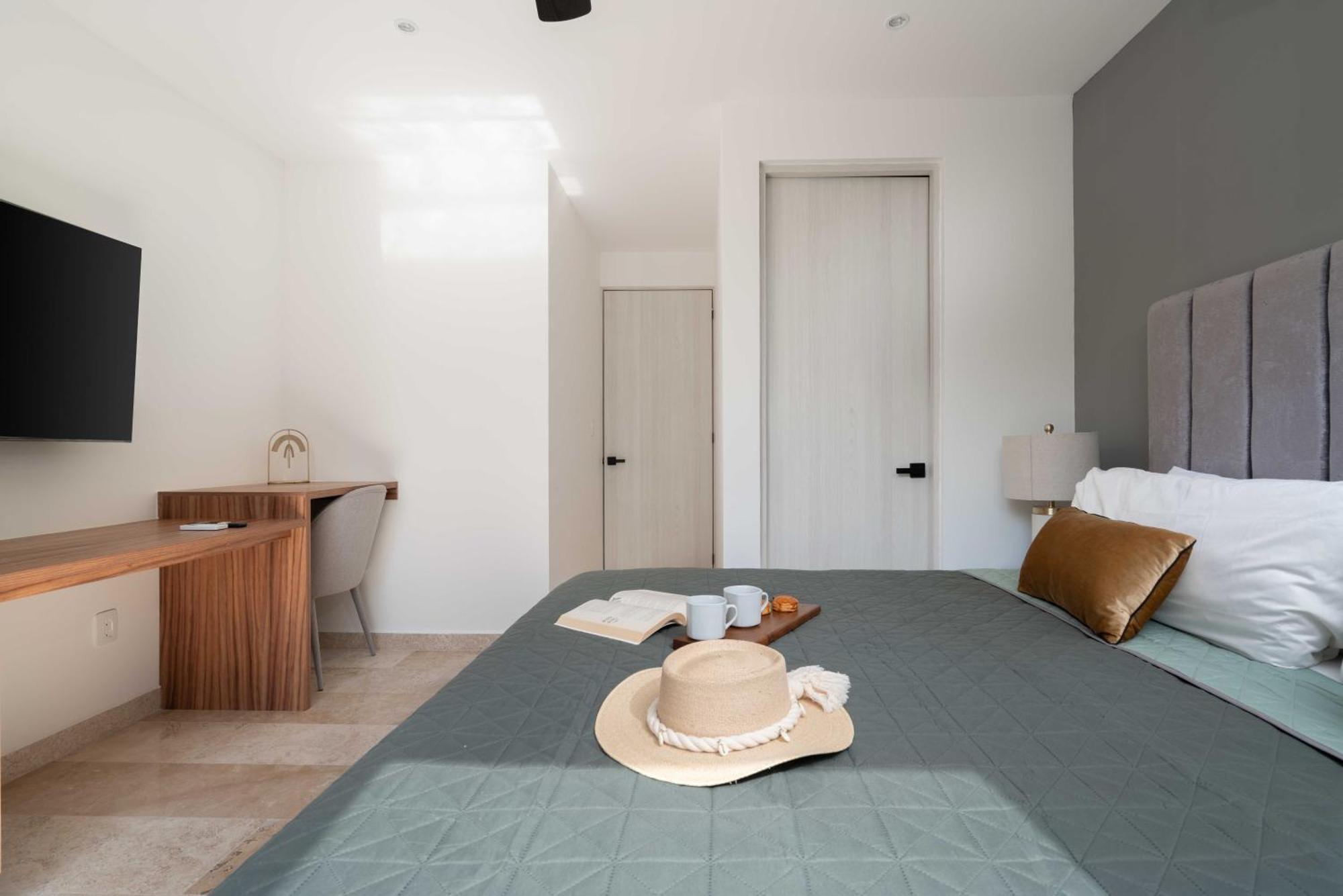 2bd With Rooftop Pool Near *