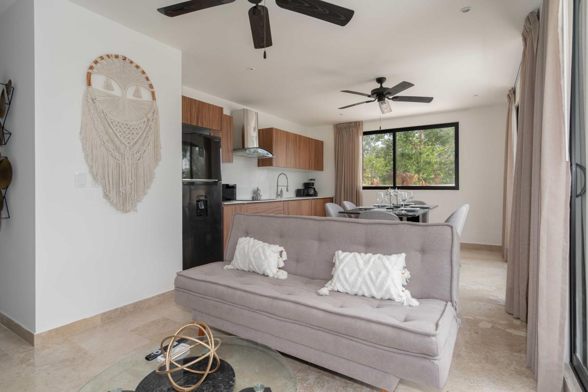 2bd With Rooftop Pool Near Holiday home