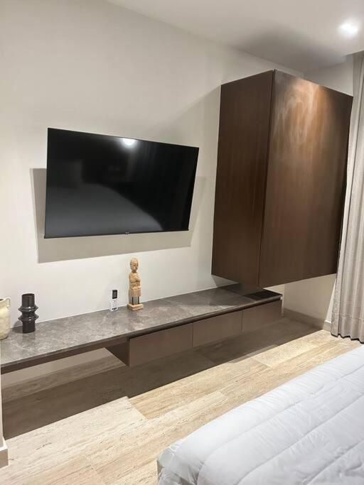 New Luxury Ph With Private Terrace & Plunge Pool Apartment