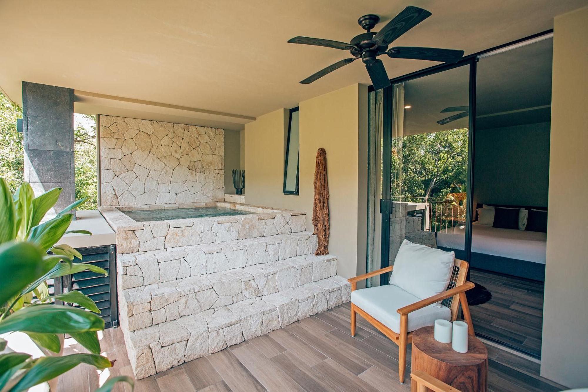 Luxurious Oasis Jacuzzi With Art Gallery And Pool Apartment *