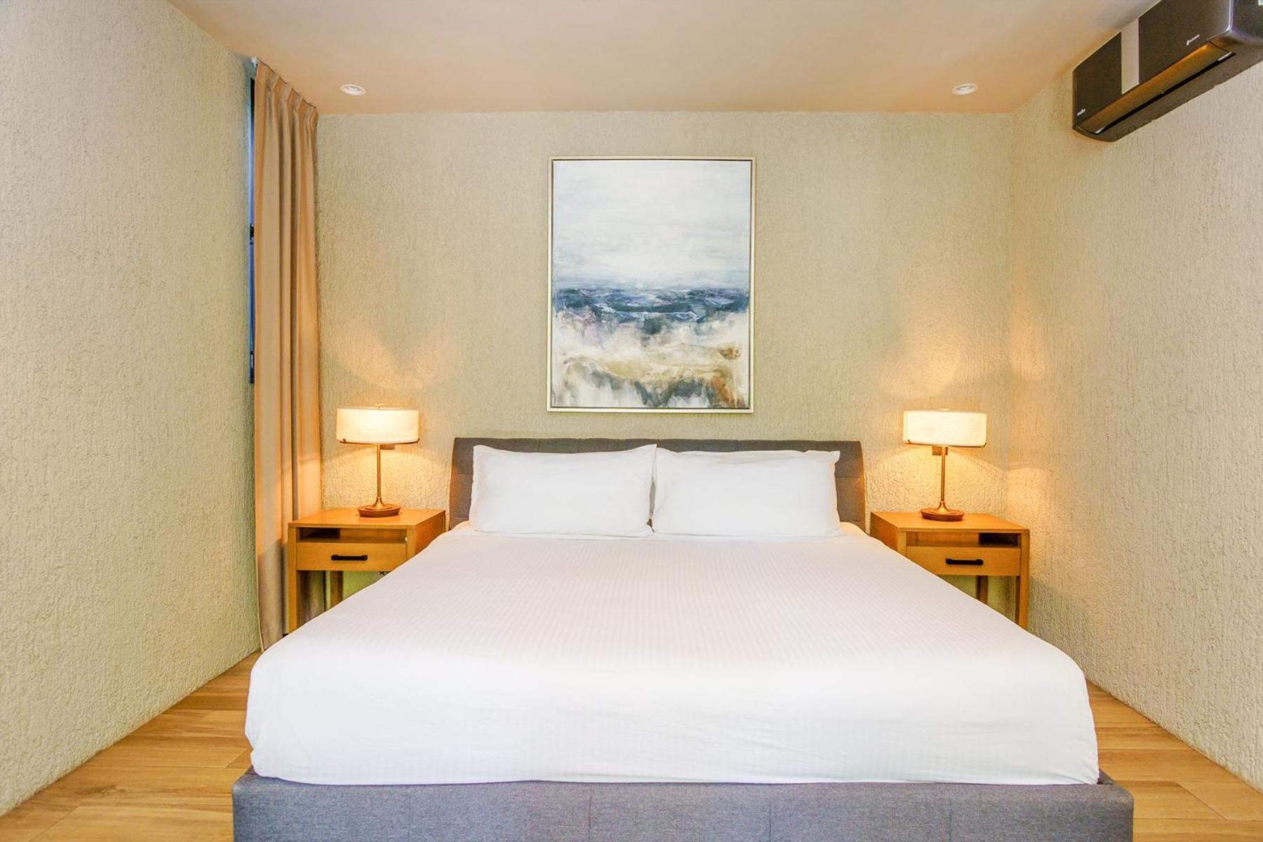 Luxurious Oasis Jacuzzi With Art Gallery And Pool Apartment *