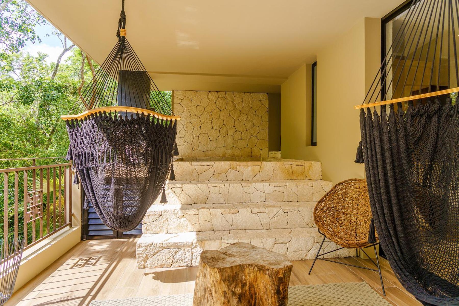 Luxurious Oasis Jacuzzi With Art Gallery And Pool *