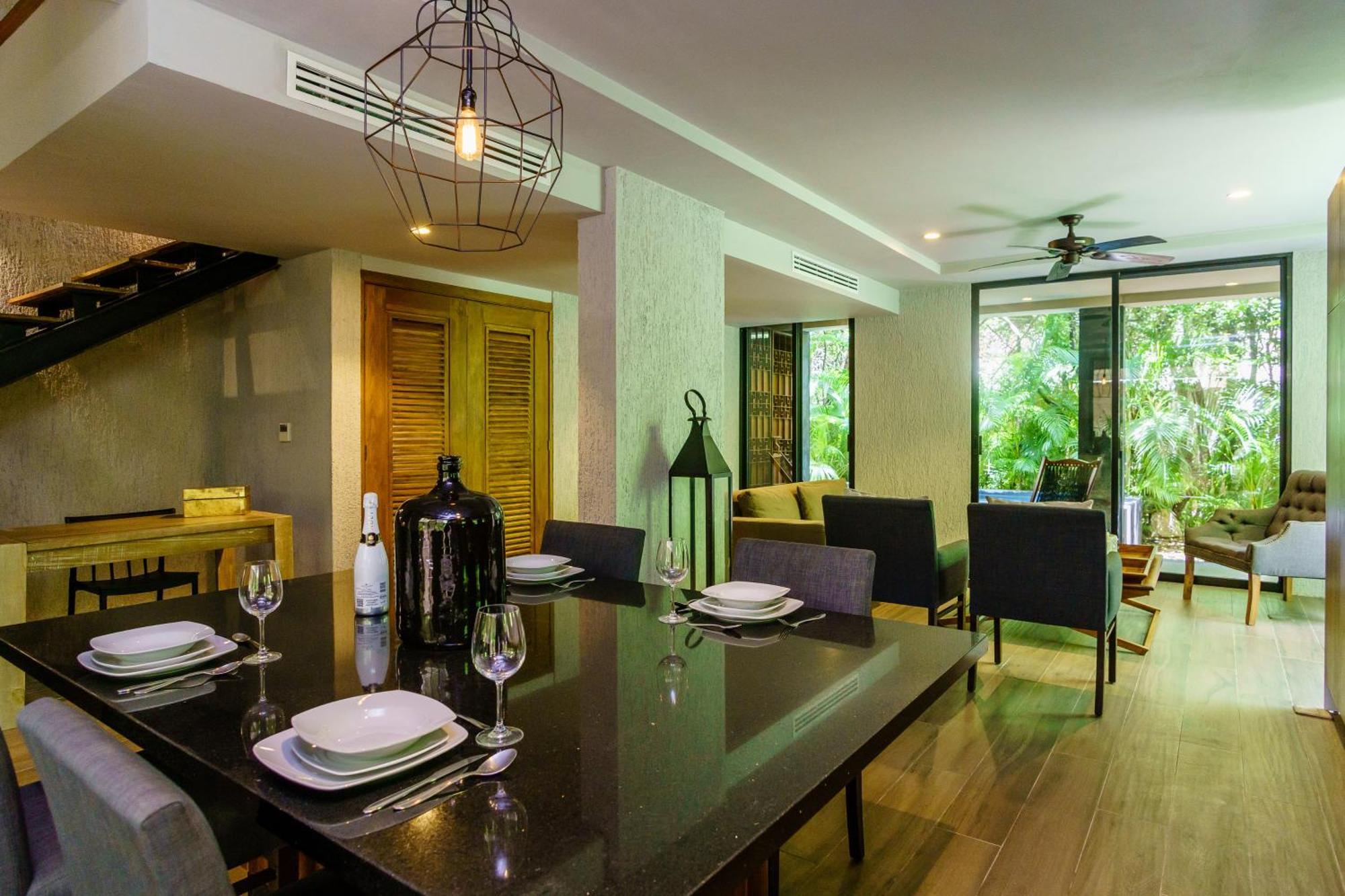 Apartment Luxurious Oasis Jacuzzi With Art Gallery And Pool