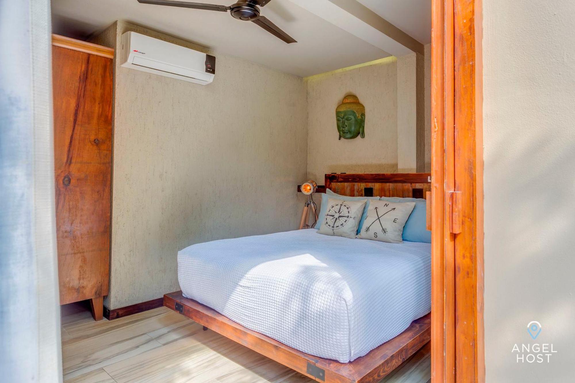 Luxurious Oasis Jacuzzi With Art Gallery And Pool *