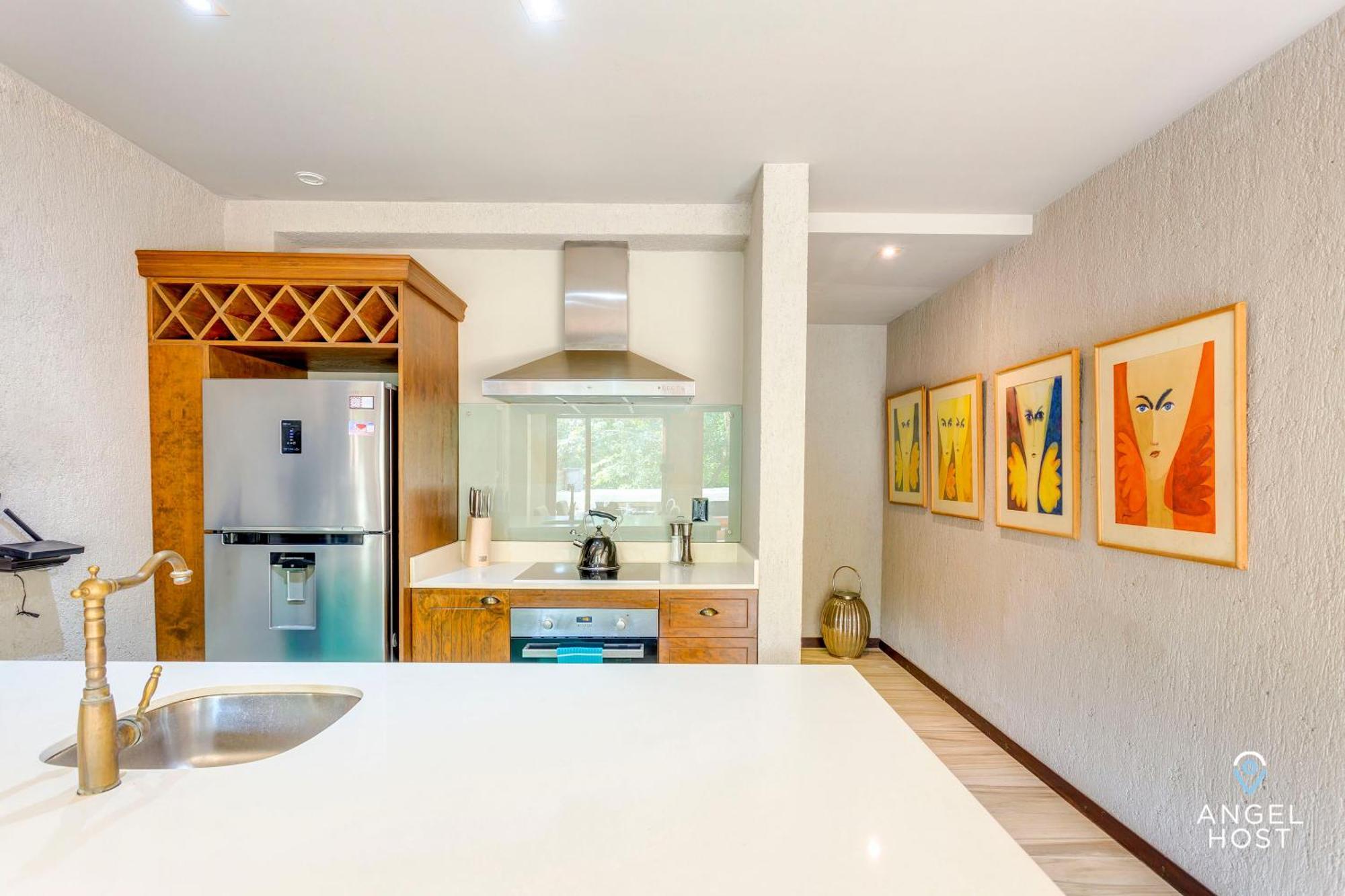 Apartment Luxurious Oasis Jacuzzi With Art Gallery And Pool