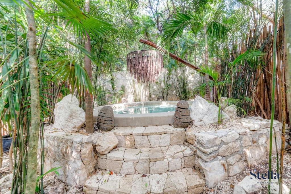 Luxurious Oasis Jacuzzi With Art Gallery And Pool Apartment