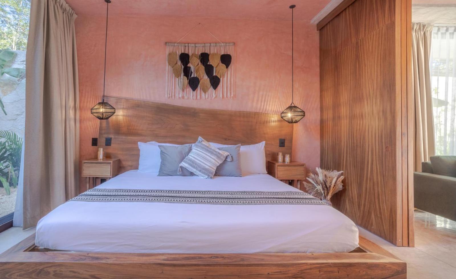 Primrose Jungle Paradise Villa, 3brd, Island Shower, 2 Private Pools, Gourmet Dining & 24hr Security * Tulum