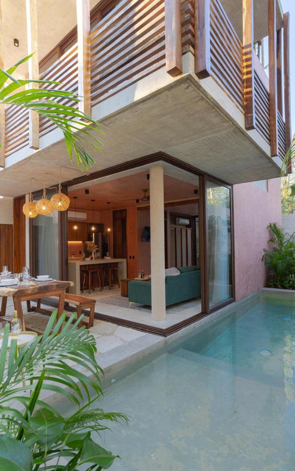 Villa Primrose Jungle Paradise Villa, 3brd, Island Shower, 2 Private Pools, Gourmet Dining & 24hr Security