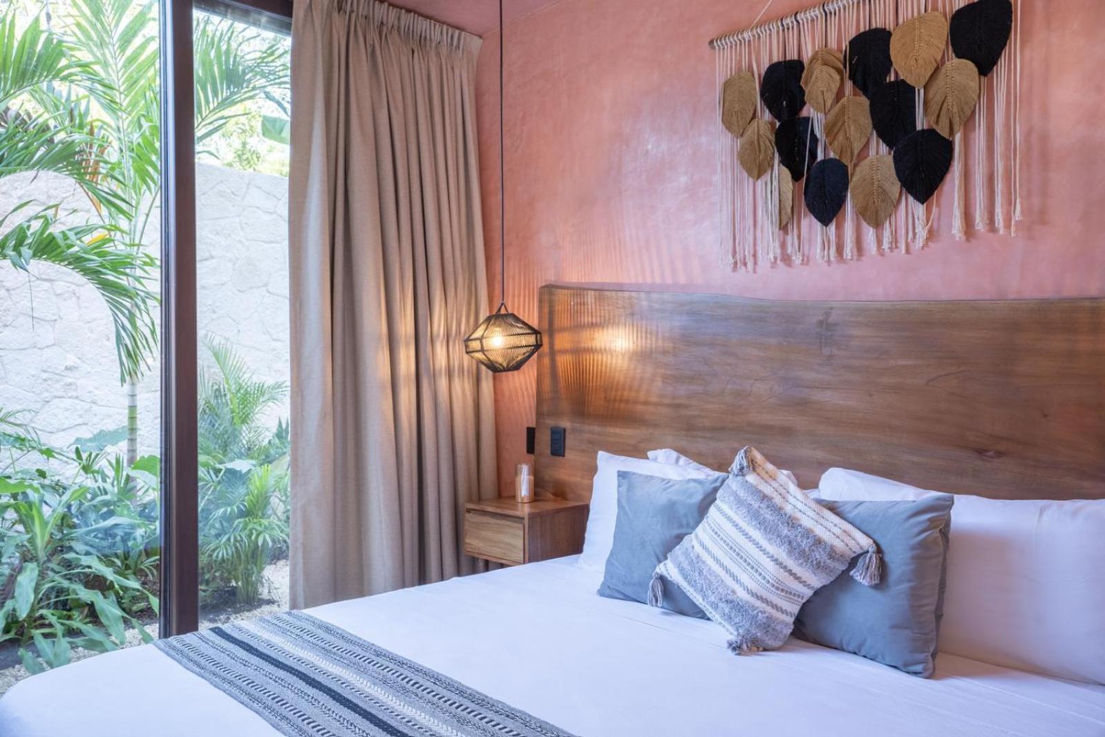 Primrose Jungle Paradise Villa, 3brd, Island Shower, 2 Private Pools, Gourmet Dining & 24hr Security *