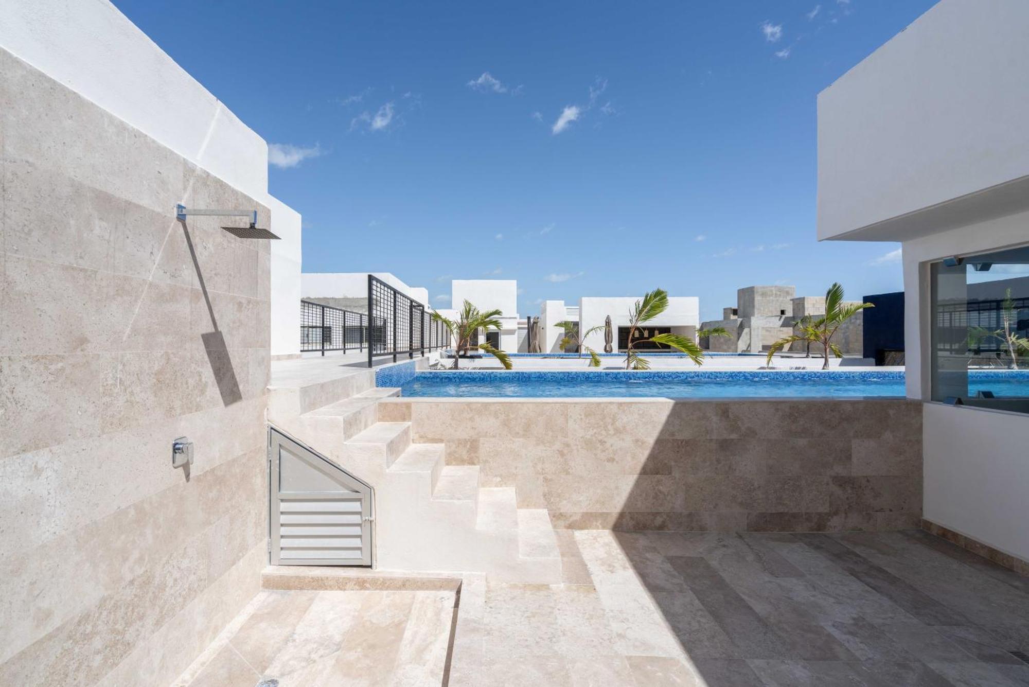 Penthouse With Private Plunge Pool Apartment *